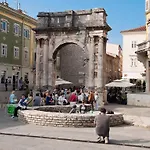 Din Апартаменты *