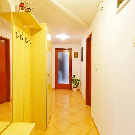Din Апартаменти *