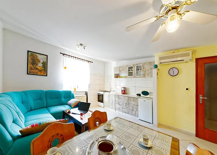 Apartament Din