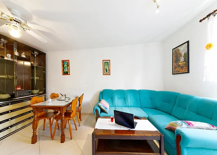 Apartament Din *